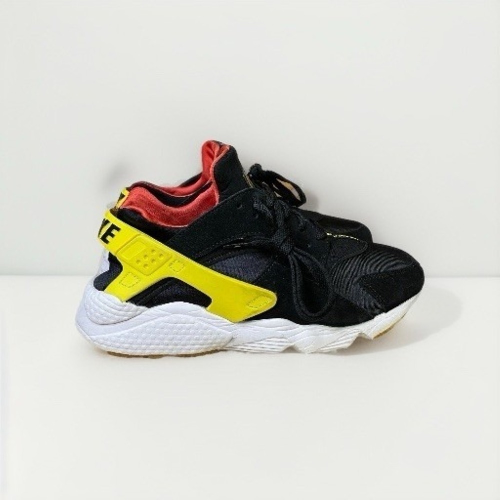 Nike Air Huarache Run Go The Extra Smile Black Yellow‎ DO5873-001 Womens Size 11
